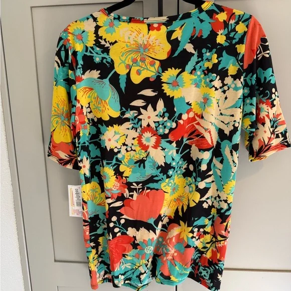 LuLaRoe Gigi (Black Multicolor Floral Short Sleeve Top) - Picture 2 of 4